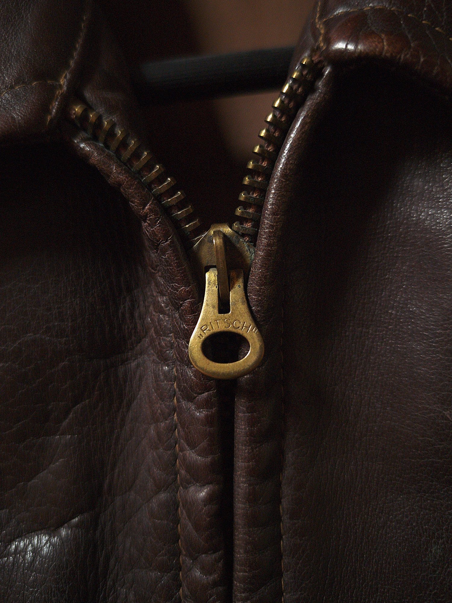 1940s RITSCH zip puller.
